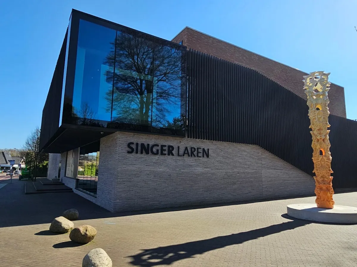 Singer Laren