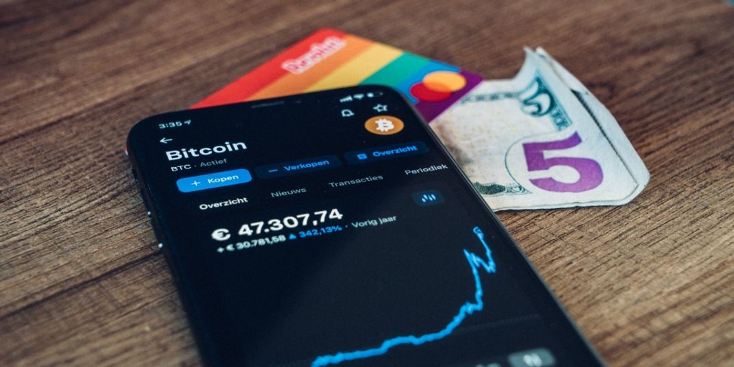 Bitcoins uitgeven met een creditcard, hoe en waar kan dat?