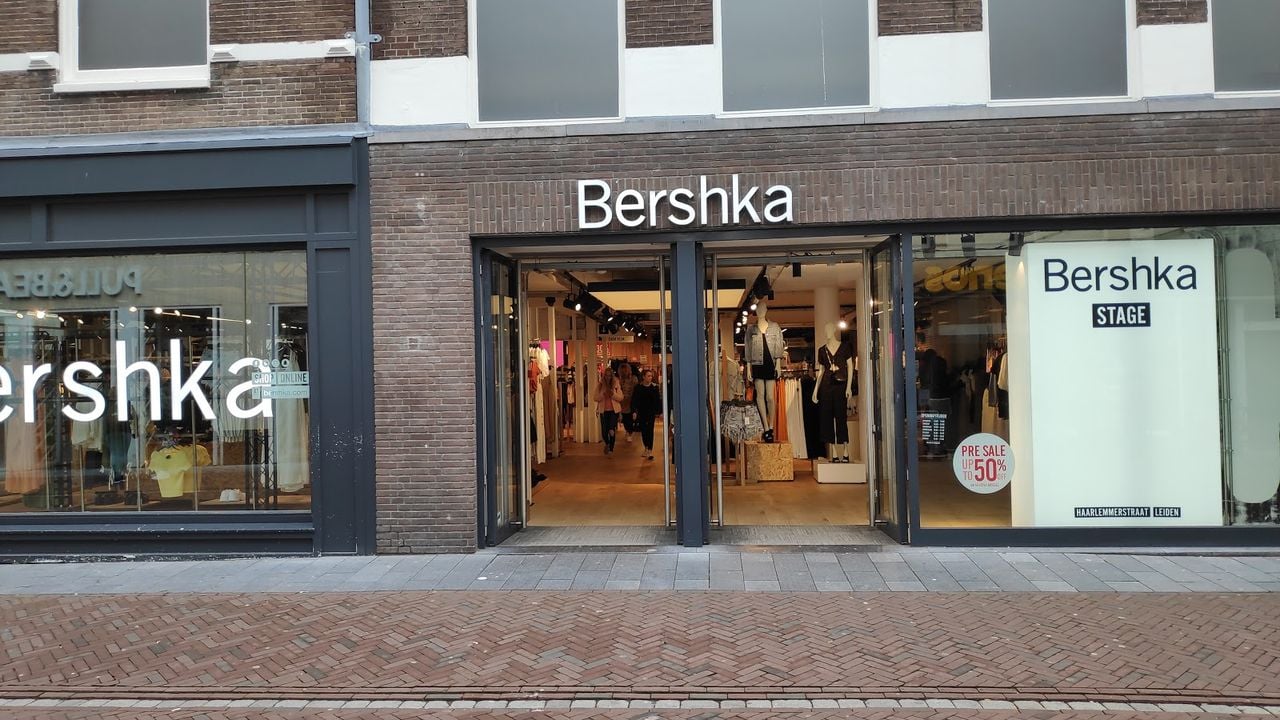 landinwaarts Klik Parasiet Bij Bershka in Leiden betaal je met creditcards van American Express  (AMEX), Mastercard en Visa
