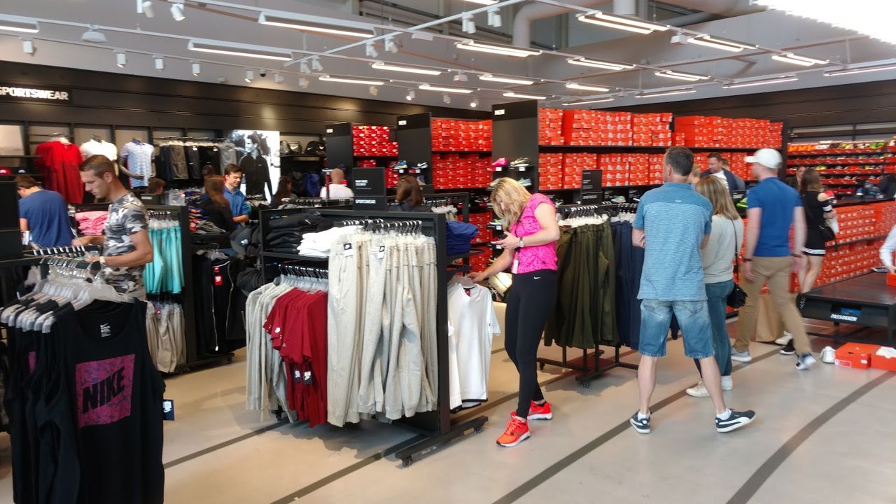 Praten tegen Indrukwekkend Toegeven Bij Nike Factory Store in Roosendaal betaal je met creditcards van American  Express (AMEX), Mastercard en Visa