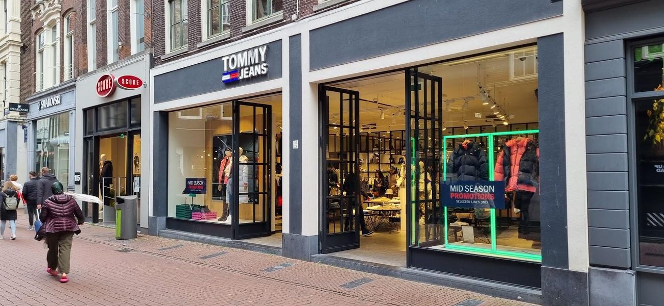 Bij TOMMY JEANS Amsterdam Kalverstraat betaal je met van American (AMEX), Mastercard Visa