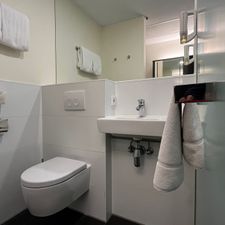 Maxhotel Amsterdam Airport Schiphol - Recently Renovated