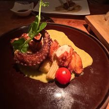 MOMO Restaurant, Bar & Lounge