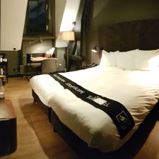 Post-Plaza Hotel & Grand Café