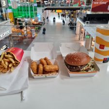 McDonald's Airport Schiphol Lounge 3