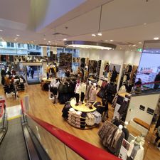 UNIQLO Clothing department store