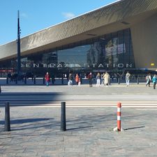 Avis Autoverhuur Rotterdam Centraal Station