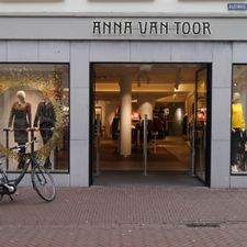 Anna Van Toor