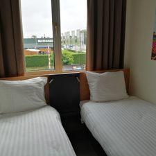 Maxhotel Amsterdam Airport Schiphol - Recently Renovated