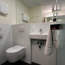Maxhotel Amsterdam Airport Schiphol - Recently Renovated