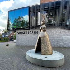 Singer Laren