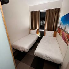 Maxhotel Amsterdam Airport Schiphol - Recently Renovated