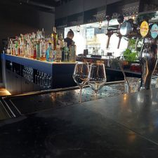 Putaine restaurant & bar