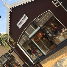 River Woods Outlet