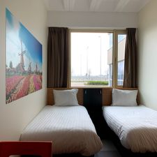 Maxhotel Amsterdam Airport Schiphol - Recently Renovated