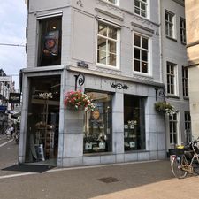 Van Delft Chocolates & Bakery