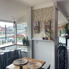 Q. Lounge & Kitchen