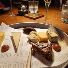 Rooftop Merckt Eten & Drinken