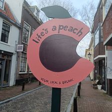 Life's a Peach