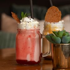Q. Lounge & Kitchen