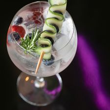 Q. Lounge & Kitchen