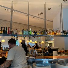 MOMO Restaurant, Bar & Lounge