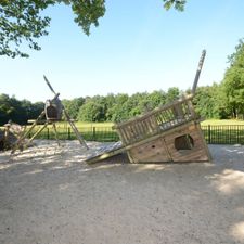 Fletcher Familiehotel De Hunzebergen