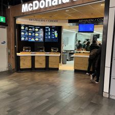McDonald's Airport Schiphol Lounge 2