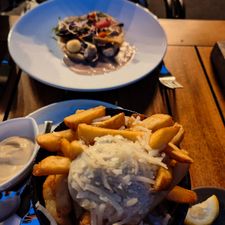 HFSLG Bar & Bistro