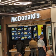 McDonald's Airport Schiphol Lounge 2