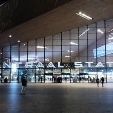 Avis Autoverhuur Rotterdam Centraal Station