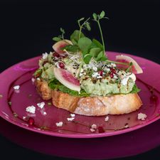 Q. Lounge & Kitchen