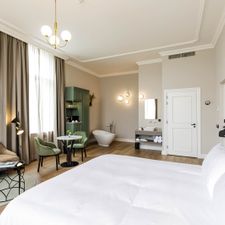 Hotel Flora Batava