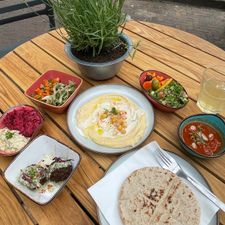 SHOUQ Zeist - Hummus, falafel & mezze (ook catering)