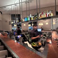 MOMO Restaurant, Bar & Lounge