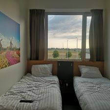 Maxhotel Amsterdam Airport Schiphol - Recently Renovated