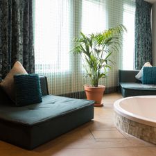Manzo's Suites