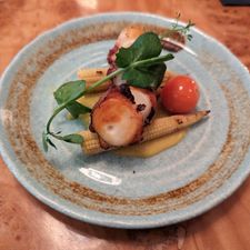 MOMO Restaurant, Bar & Lounge