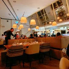 MOMO Restaurant, Bar & Lounge