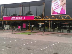 Leen Bakker