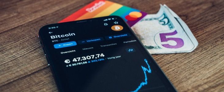 Bitcoins uitgeven met een creditcard, hoe en waar kan dat?