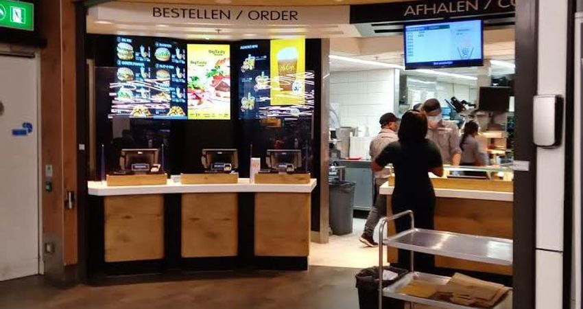 McDonald's Airport Schiphol Lounge 3