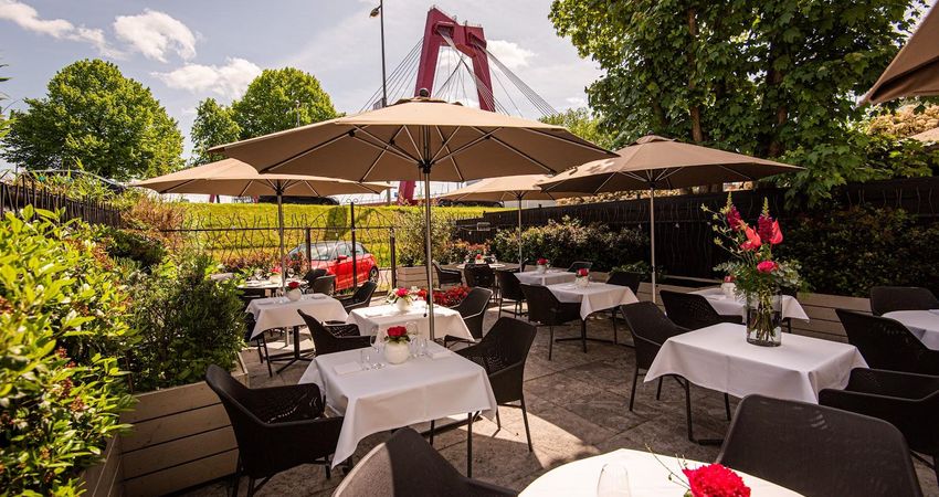 Restaurant On Cru