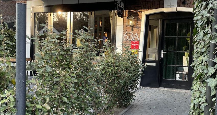 Suzie's & Van Aken